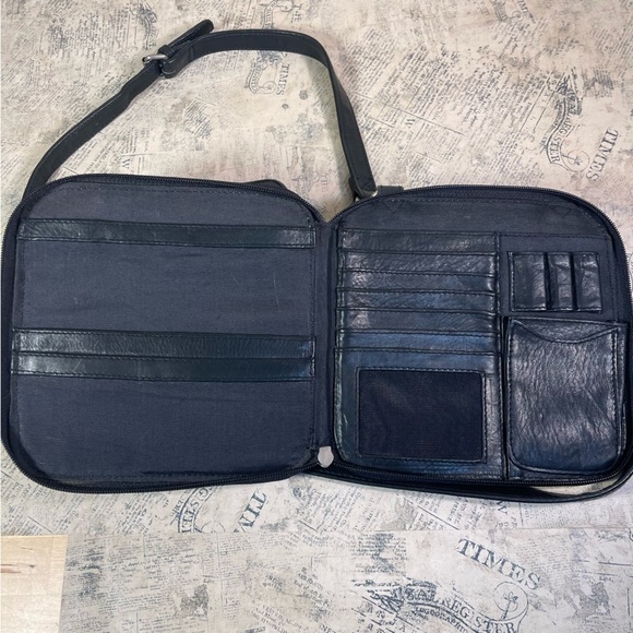 Hobo International UNIQUE/RARE leather bag with organizer attached - Picture 11 of 15